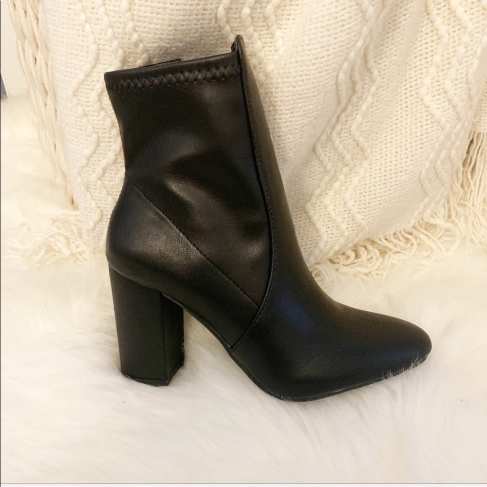 NEW Kimmy Booties- in Black - Picture 2 of 5